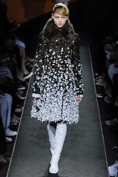 Look 29